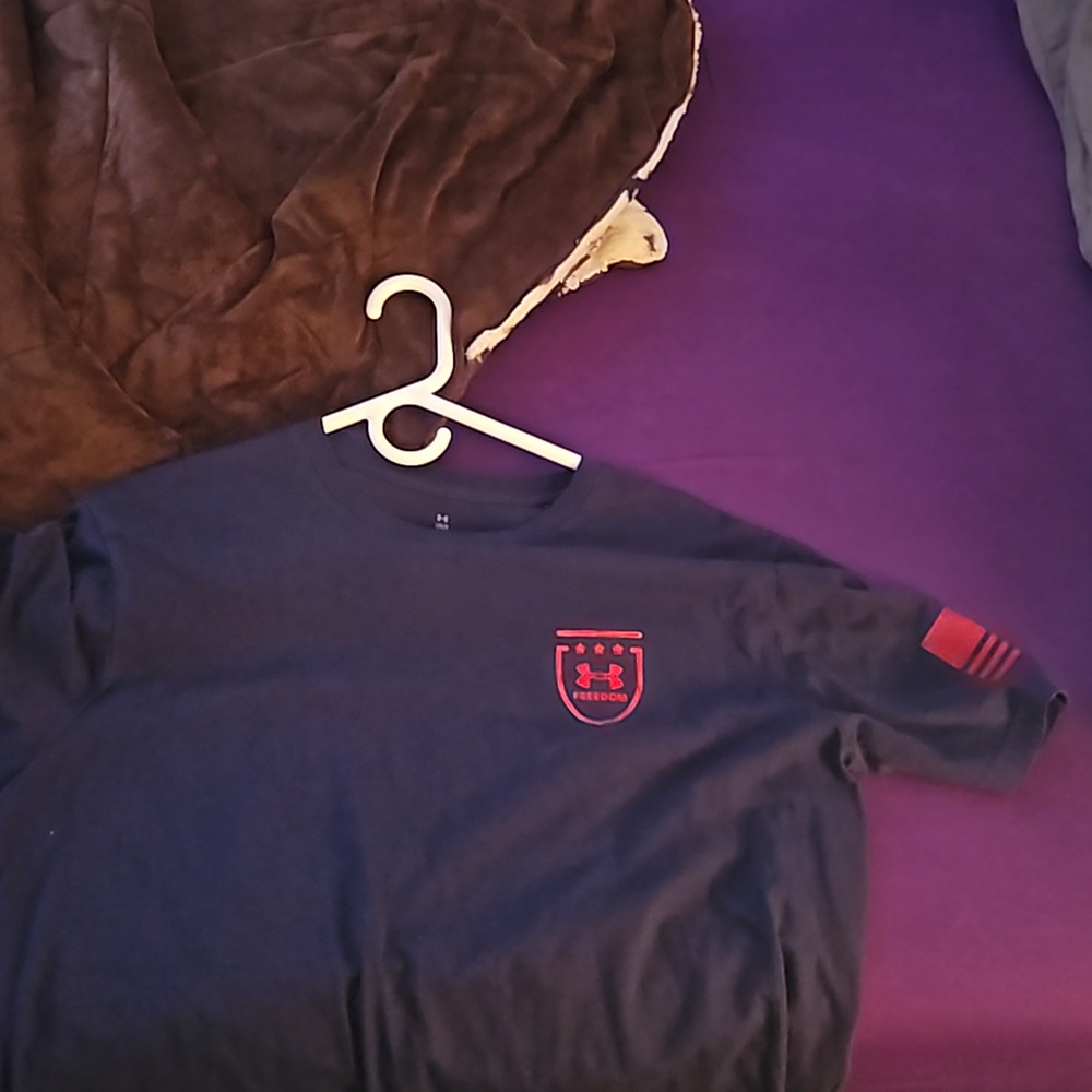 Mens under armor tee only been worn once